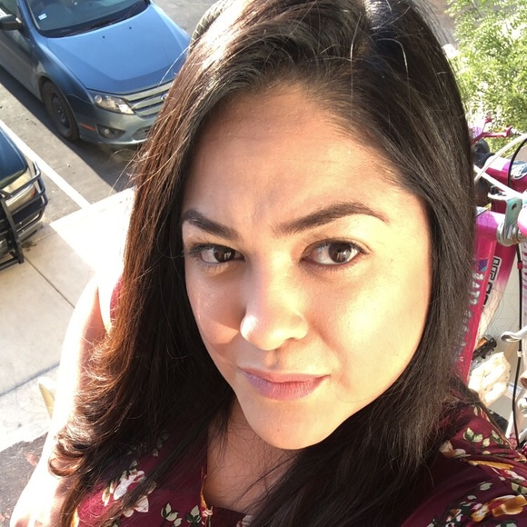 Meet your Posher, Lisa - Picture 1 of 1